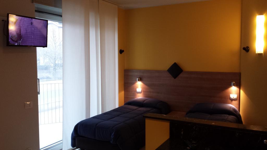 Residence Luna Di Monza Pokoj fotografie