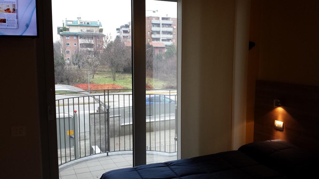 Residence Luna Di Monza Pokoj fotografie
